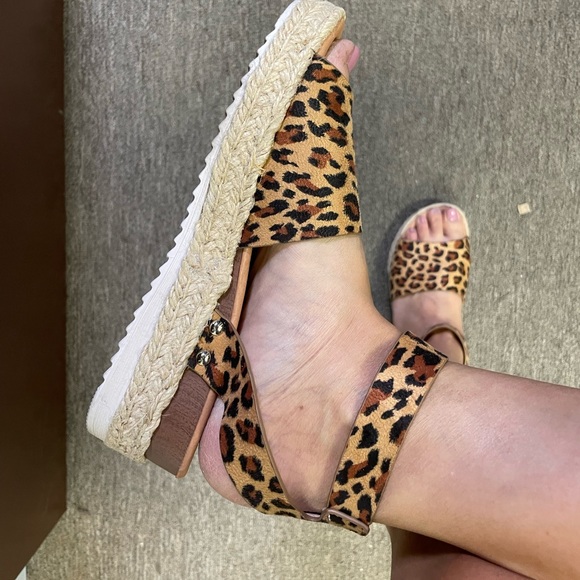 Leopard print Buckle Strap Espadrille sandals - Picture 3 of 11
